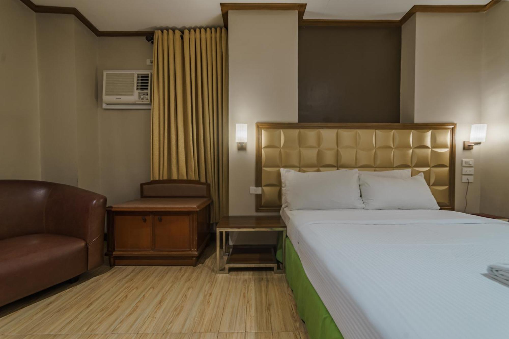 Robertson Hotel Naga  Exterior photo