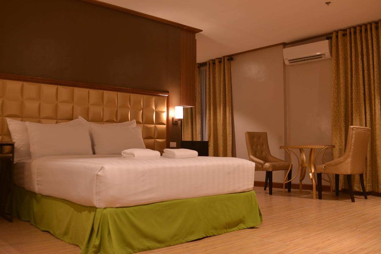 Robertson Hotel Naga  Exterior photo