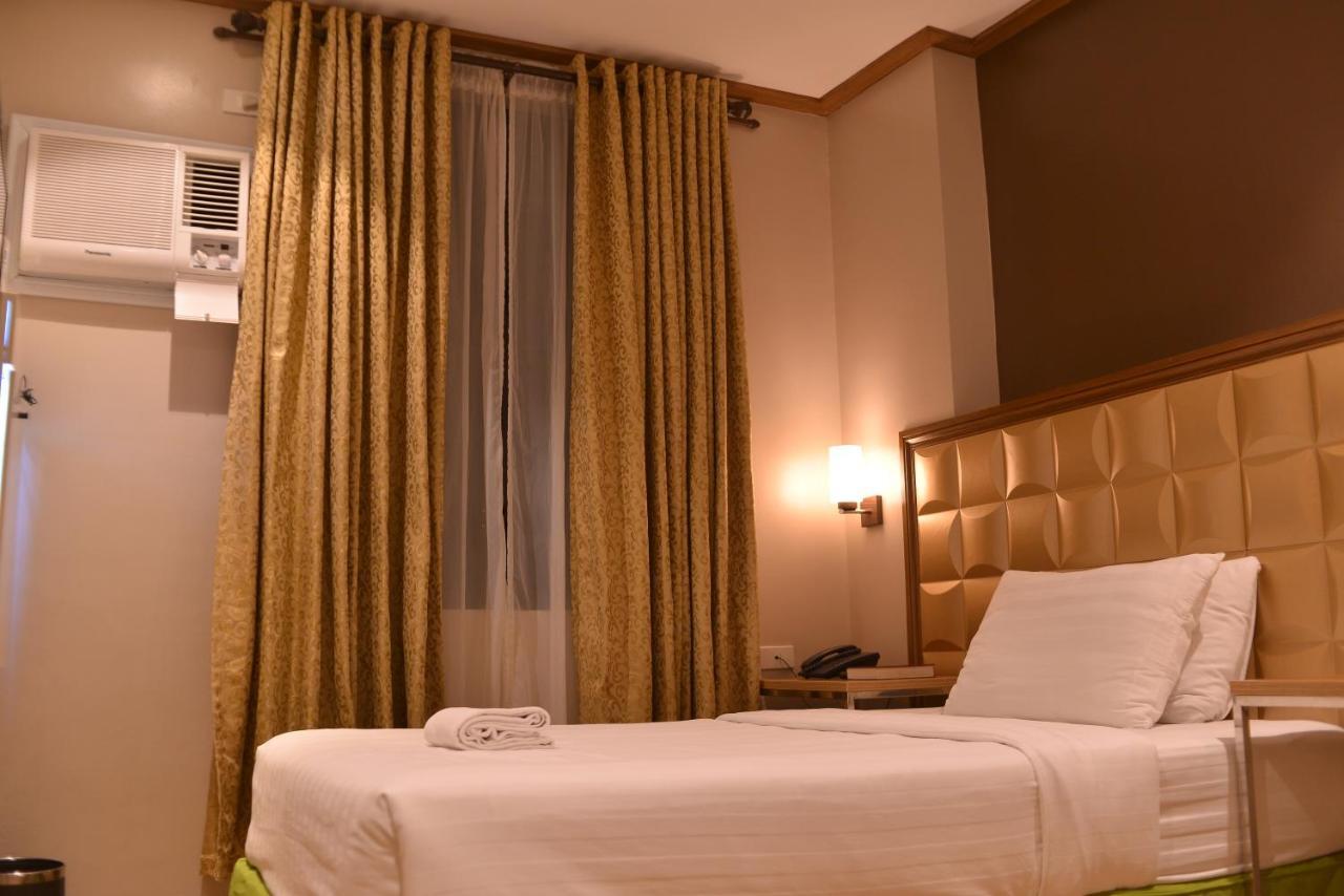 Robertson Hotel Naga  Room photo